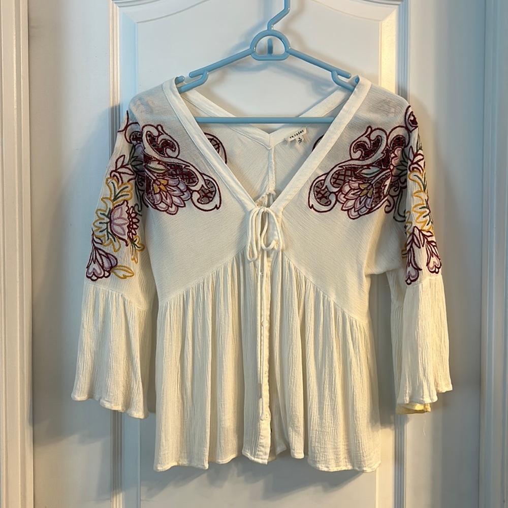 Cream top with decorative sleeves